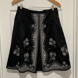 Nine & Co. Black and White Embroidered A-Line Skirt size 8 100% cotton